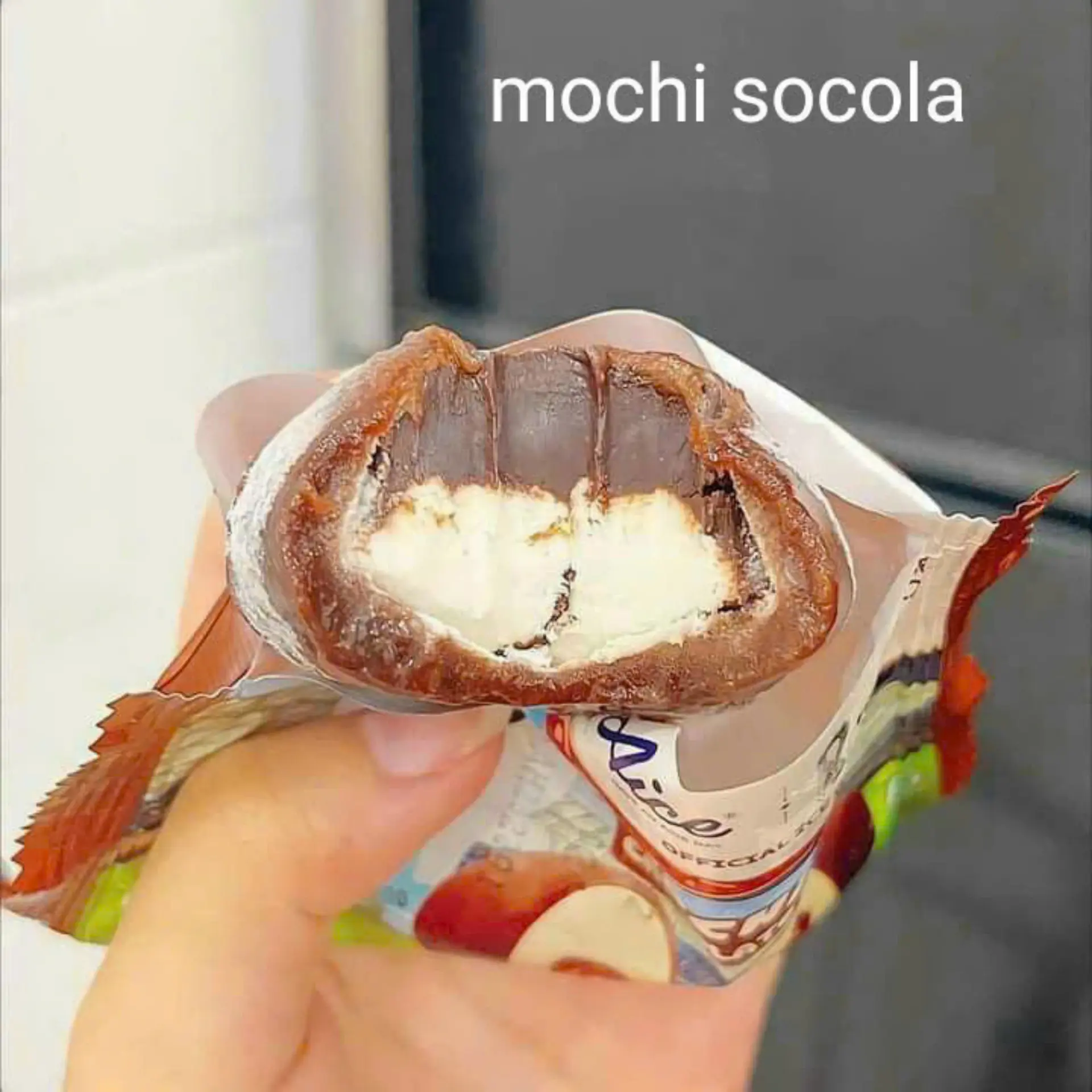 Hình ảnh Kem mochi socola ( 1 bánh )