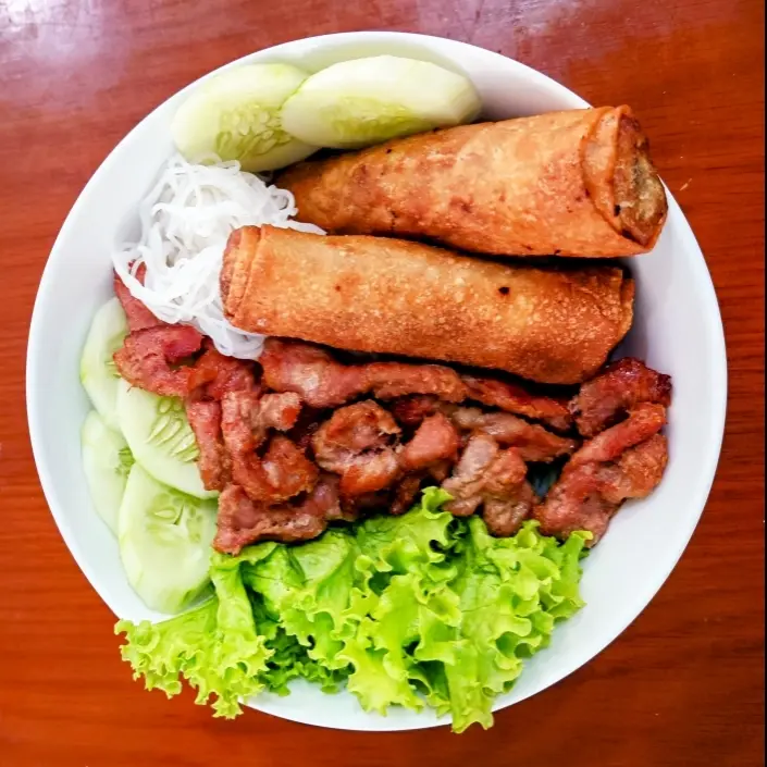 Hình ảnh Bún thịt nướng chả giò chiên