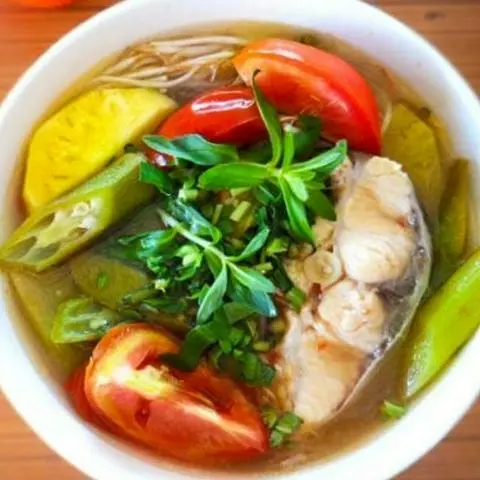 Hình ảnh Cơm canh chua mình cá hú