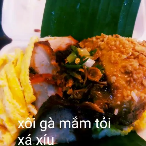 Hình ảnh cơm gà thập cẩm mắm tỏi