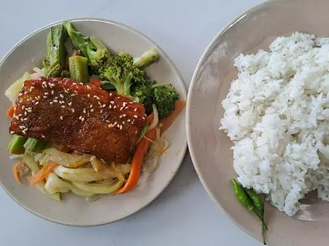 Hình ảnh Cơm heo quay chay ( 1 miếng)