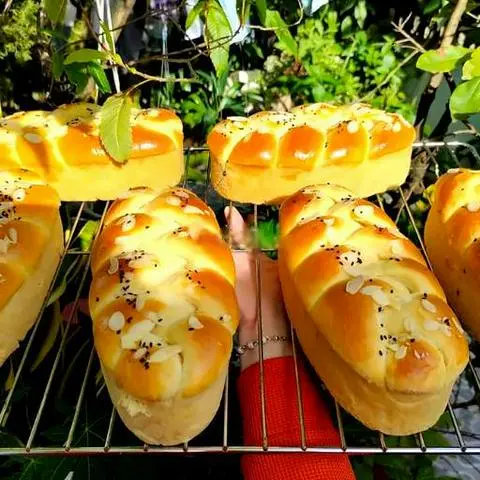 Hình ảnh Bánh mì hoa cúc