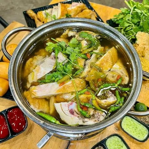 Hình ảnh Lẩu gà ớt hiểm - gà ta - lớn - gà chiên