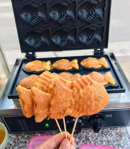 Hình ảnh Bánh Cá Pate + Xúc Xích