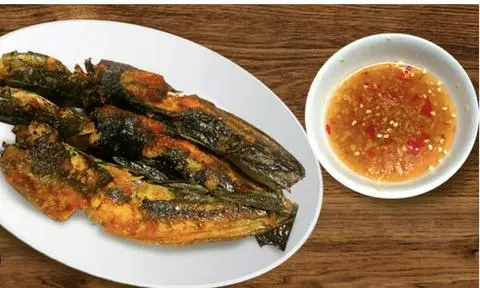 Hình ảnh Cơm cá trê chiên mắm gừng 