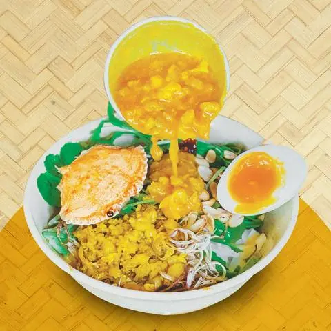 Hình ảnh Mì quảng sốt chả cua