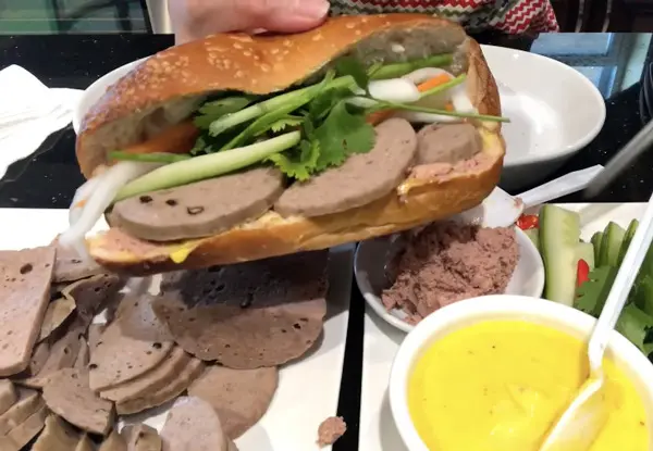 Hình ảnh Bánh mì Chả bò Đà Nẵng