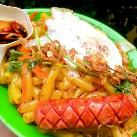 Hình ảnh Nui xào xúc xích trứng