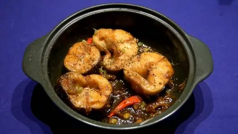 Hình ảnh Cơm cá Lăng sông kho tộ