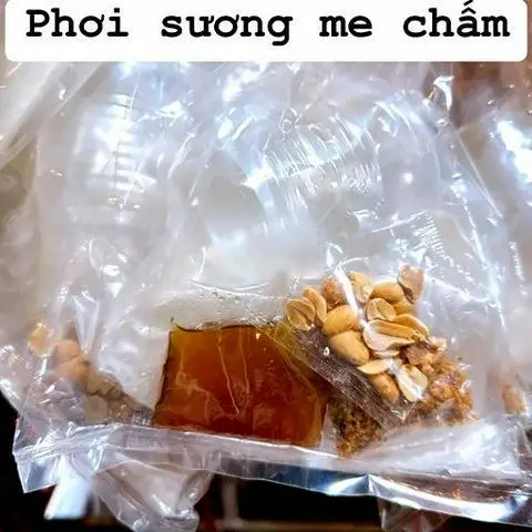 Hình ảnh Bánh phơi sương chấm sốt me