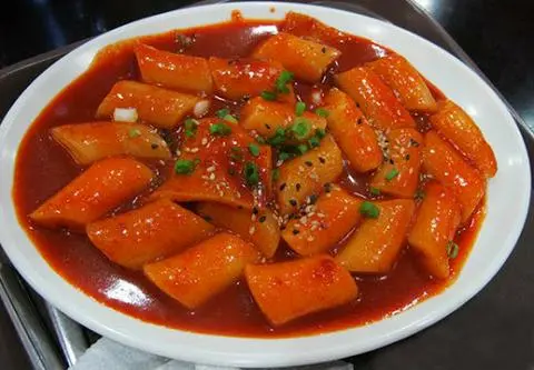 Hình ảnh Bánh Gạo Tokbokki Sốt Cay