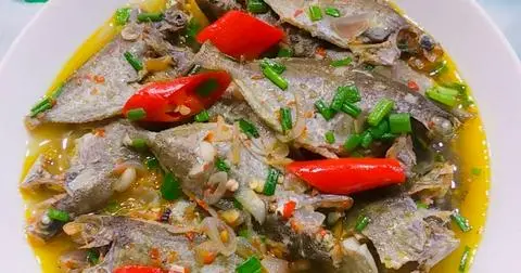 Hình ảnh Cơm Cá Kình Huế Kho Ớt Xanh