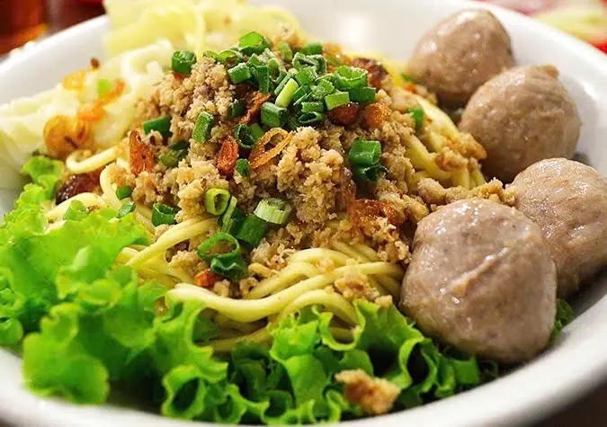 Hình ảnh Mì Khô Bò Viên Trộn Sốt Dầu Hào | Món Mới