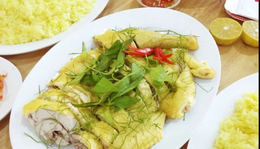 Hình ảnh gà chặt lá chanh +gỏi +cơm 1/2 con