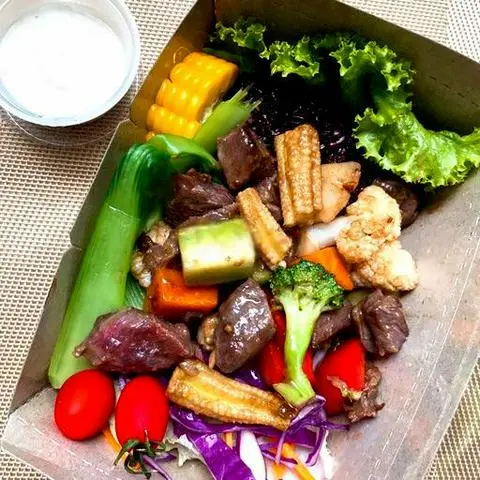 Hình ảnh Cơm gạo lứt bò mỹ xào rau củ