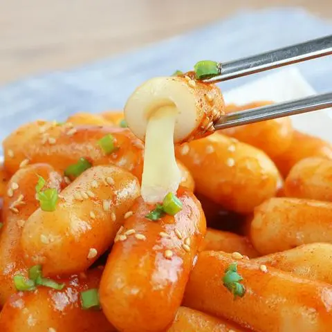 Hình ảnh Tokbokki nhân phô mai HQ