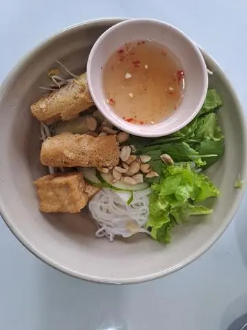 Hình ảnh Bún chả giò chay