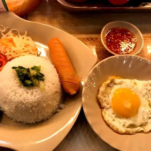 Hình ảnh Cơm Xúc xích trứng