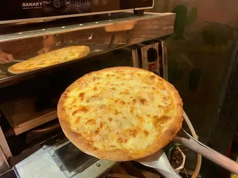 Hình ảnh Pizza Cá Hồi Sốt Miso Size 20cm