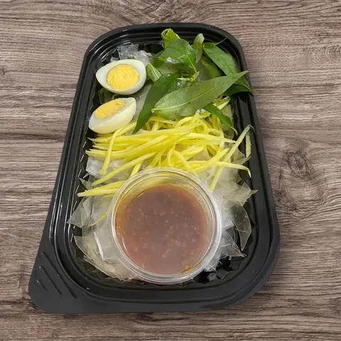Hình ảnh Bánh tráng châm muối tắc xoài rau răm