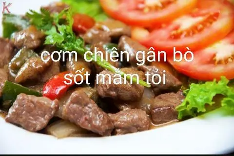 Hình ảnh cơm chiên gân bò sốt mắm tỏi 
