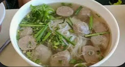 Hình ảnh Combo 2 hủ tiếu bò viên + 2 chai sâm bông cúc