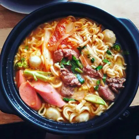 Hình ảnh MÌ CAY KIM CHI THỊT BÒ