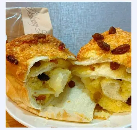 Hình ảnh Bánh Mì Sữa Dừa Nho 