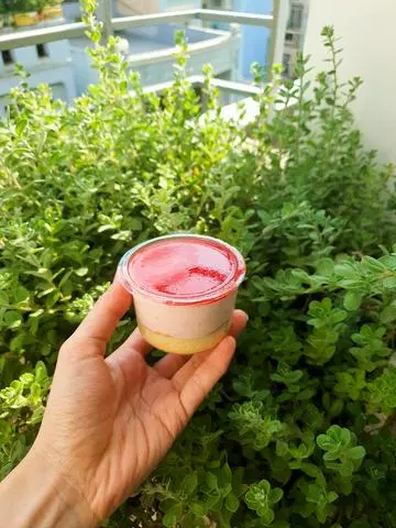 Hình ảnh Mousse Dâu Tây - Bánh bông lan kem tươi dâu tây
