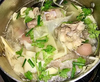 Hình ảnh Cơm Chân Giò Hầm Măng Tươi