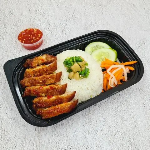 Hình ảnh Cơm Ba Rọi Rút Sườn Xốt Chua Cay