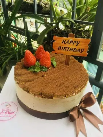 Hình ảnh Bánh Kem Tiramisu gắn dâu 16cm