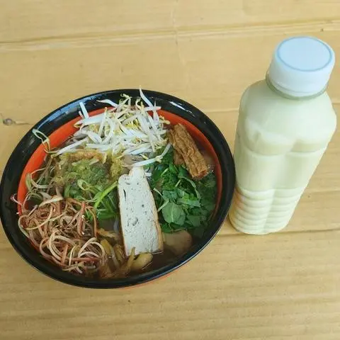 Hình ảnh Combo 1 Bún Huế + 1 Chai Sữa Đậu Nành 330ml