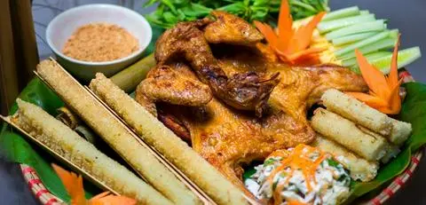 Hình ảnh Gà Nướng Lu - Tây Nguyên(2cơm lam + 5 bánh bao)