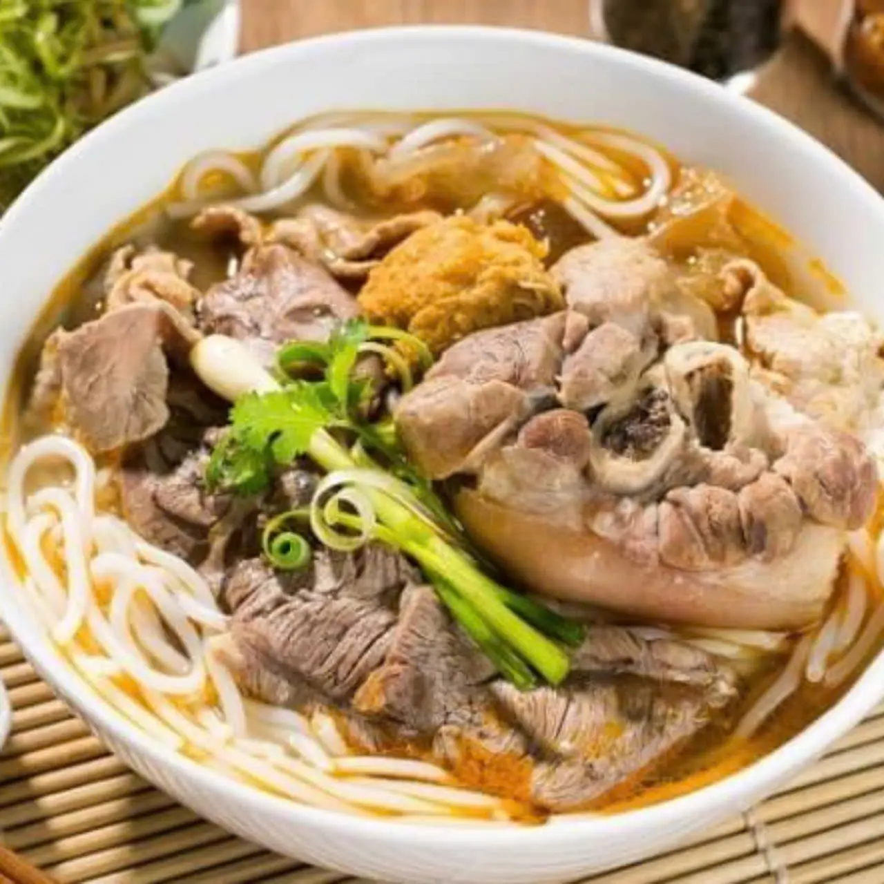 Hình ảnh Bún Bò Nạm Tái Giò
