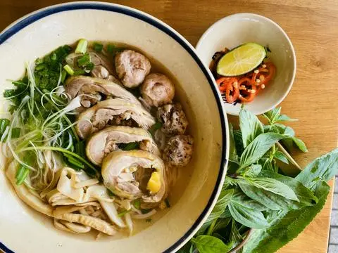 Hình ảnh Bún Mọc Gà Đùi