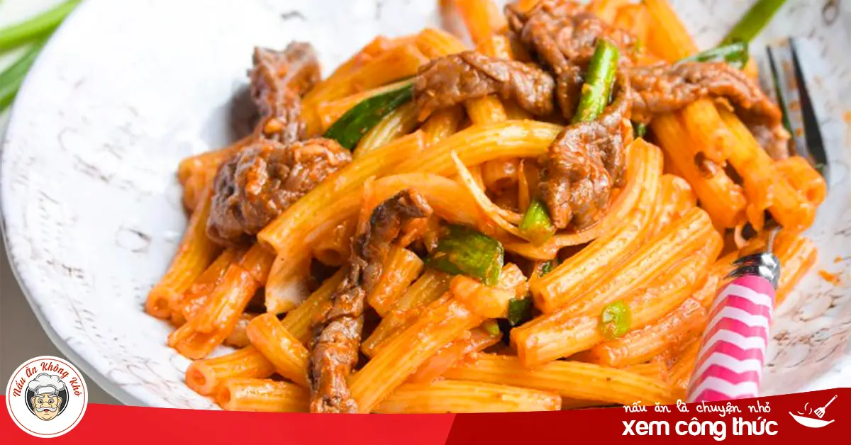 Hình ảnh Nui Xào Trứng + Bò + Xúc Xích 