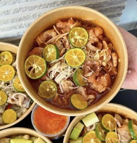 Hình ảnh Combo2: Mua 1 chân gà sốt thái size lớn tặng 1 túi zip coca