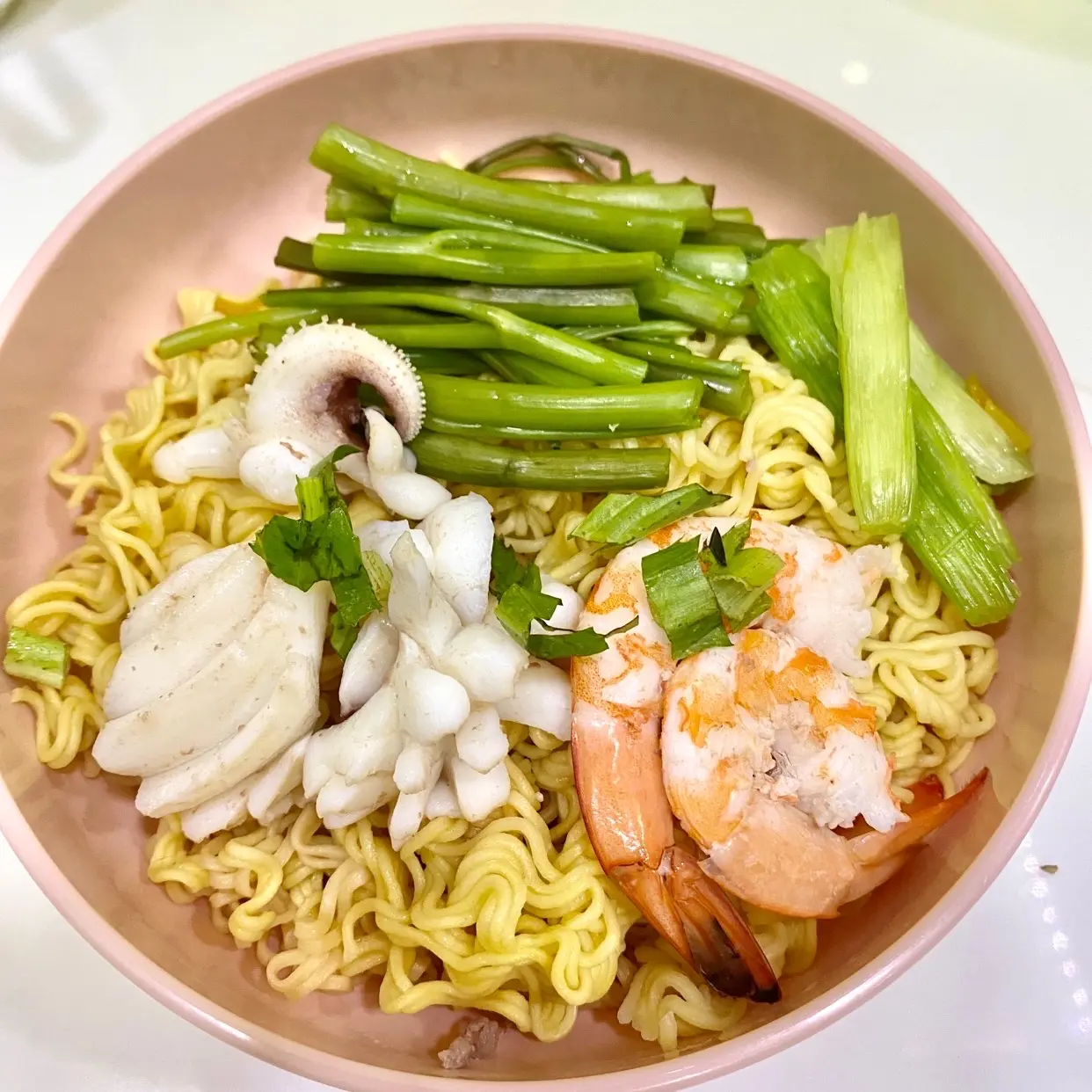 Hình ảnh Mì tôm bò chua cay 