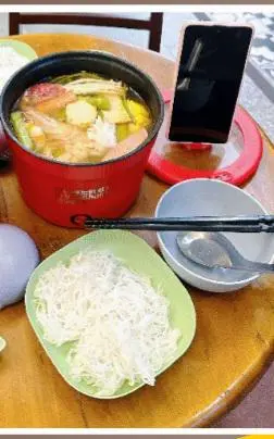 Hình ảnh Lẩu nhỏ topping nhân đôi (có đông trùng)