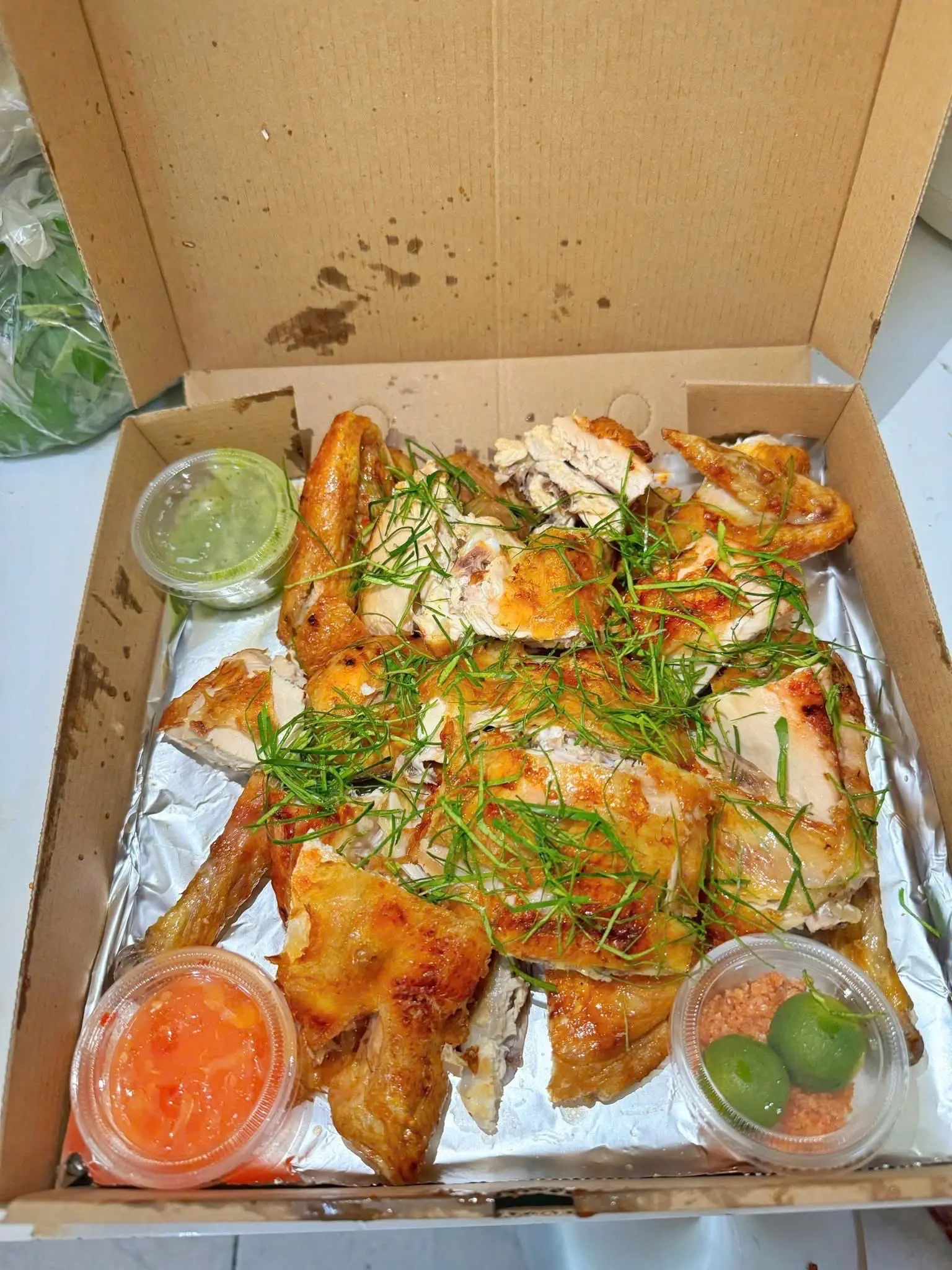 Hình ảnh Gà mái ta quay mọi lá chanh 