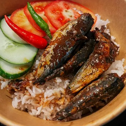 Hình ảnh Cơm cá nục kho