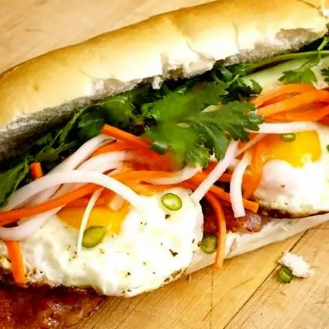 Hình ảnh Bánh mì ốp la 2 trứng