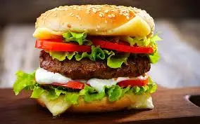 Hình ảnh Burger Bò Trứng Phô mai xúc xích 
