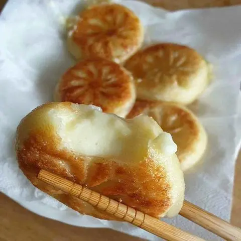 Hình ảnh Bánh Nếp Hotteok Nhân Phô Mai- 1 Cái