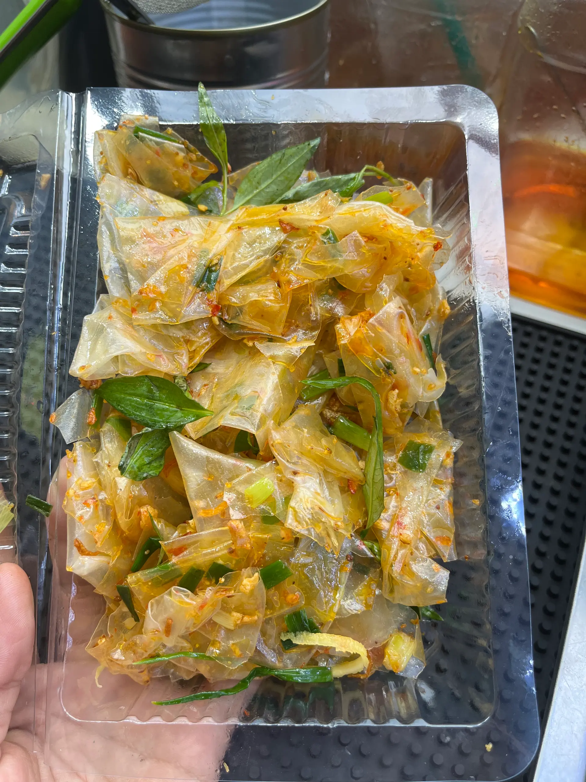Hình ảnh bánh tráng mỡ hành kèm rau răm