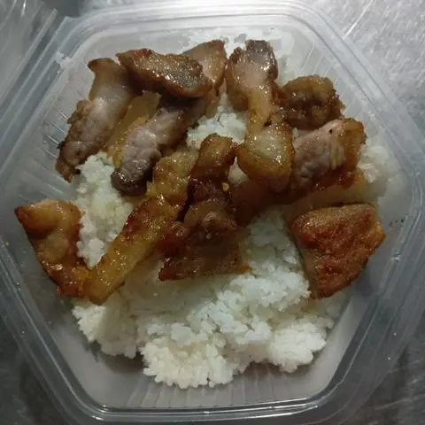 Hình ảnh Cơm ba rọi chiên nước mắn