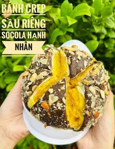 Hình ảnh Bánh Crepe Socola Hạnh Nhân - Size 14cm