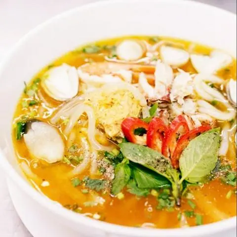 Hình ảnh bánh canh tôm thịt trứng cút 