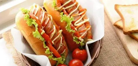 Hình ảnh Combo Burger Xúc Xích Phô Mai + Coca/Up